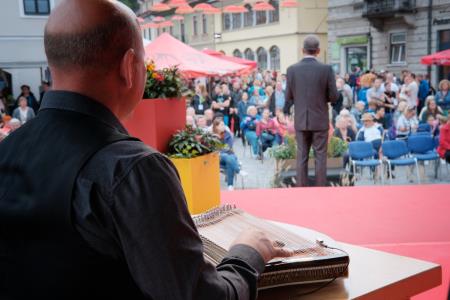 Presenetljiv odziv ob prvem dnevu praznovanja 50. Dnevov narodnih noš in oblačilne dediščine v Kamniku (41)